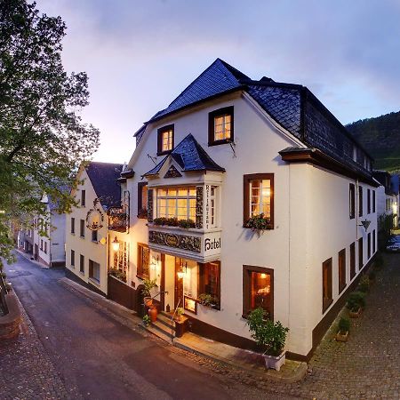 Hotel Weingut Schuetzen Зенхайм Екстериор снимка