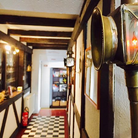 Hotel Weingut Schuetzen Зенхайм Екстериор снимка