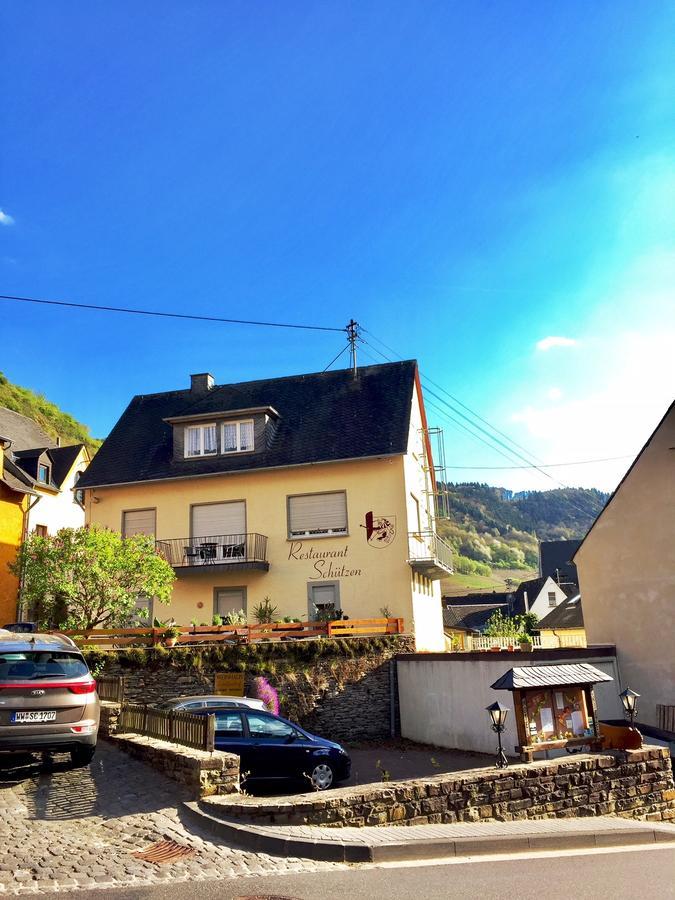 Hotel Weingut Schuetzen Зенхайм Екстериор снимка