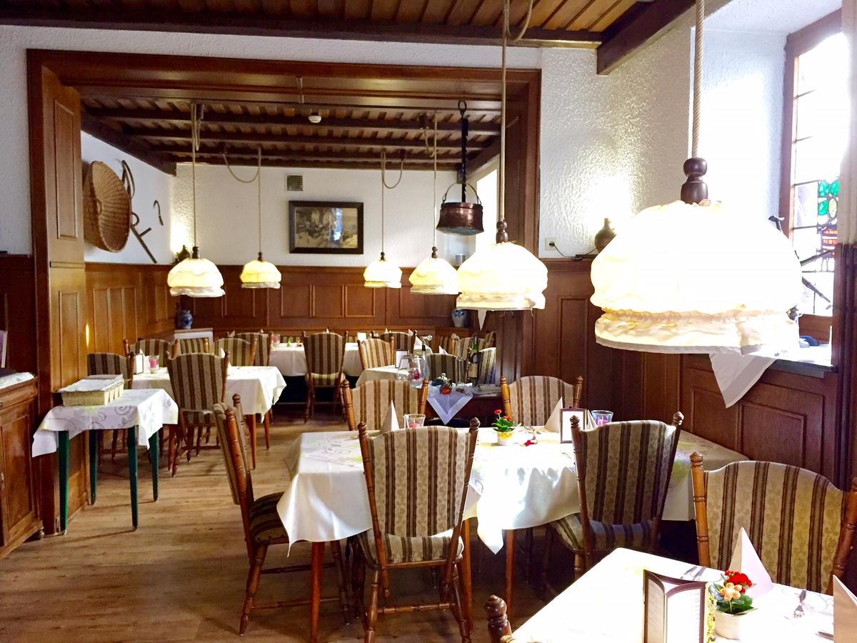 Hotel Weingut Schuetzen Зенхайм Екстериор снимка