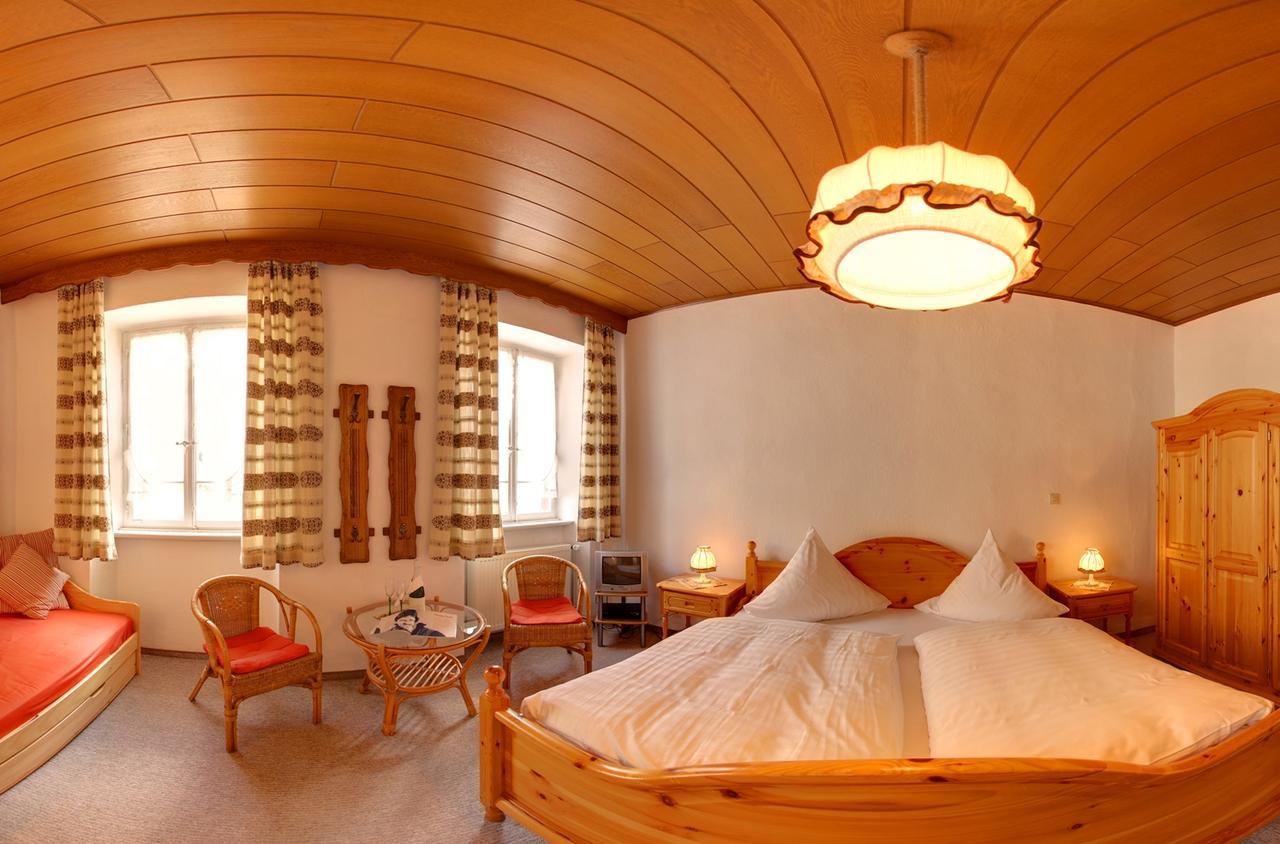 Hotel Weingut Schuetzen Зенхайм Екстериор снимка