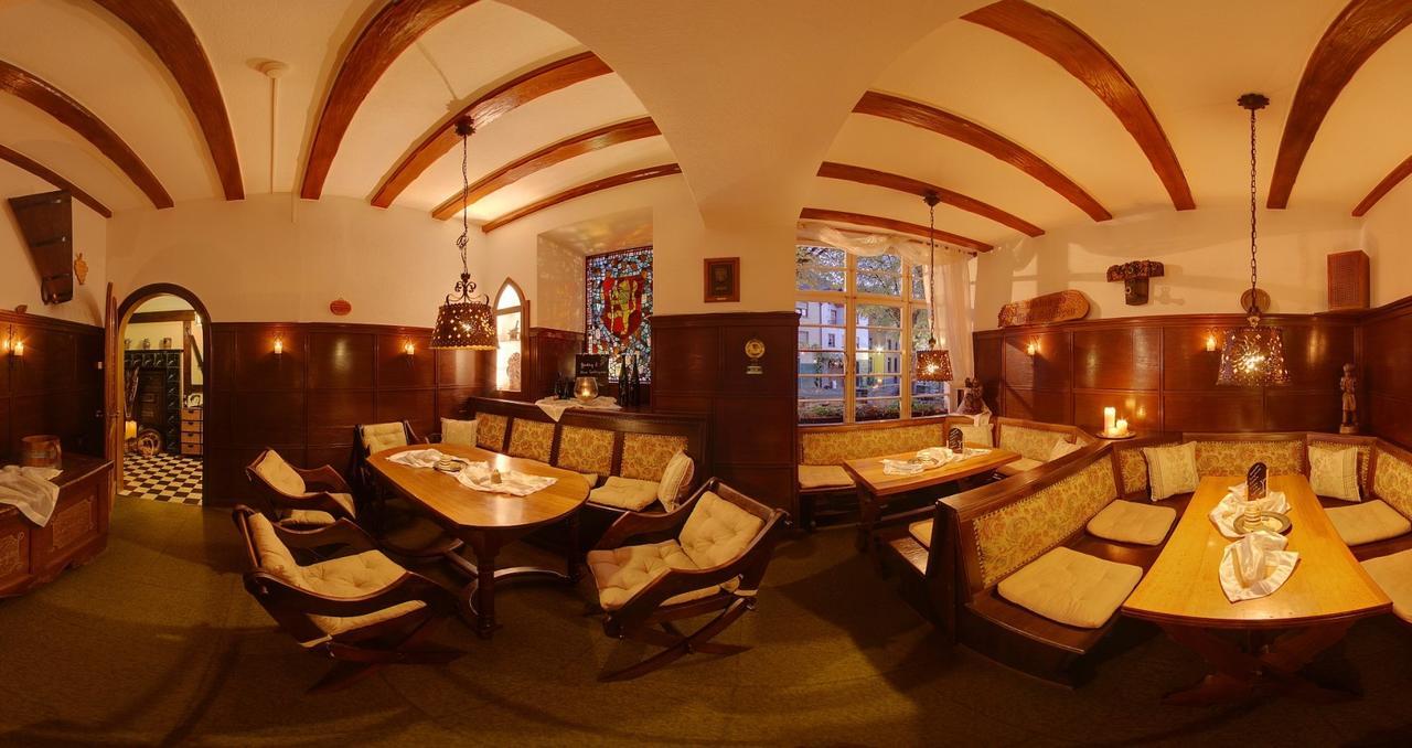 Hotel Weingut Schuetzen Зенхайм Екстериор снимка