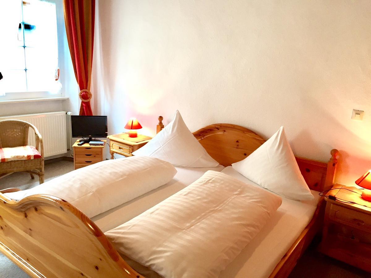 Hotel Weingut Schuetzen Зенхайм Стая снимка