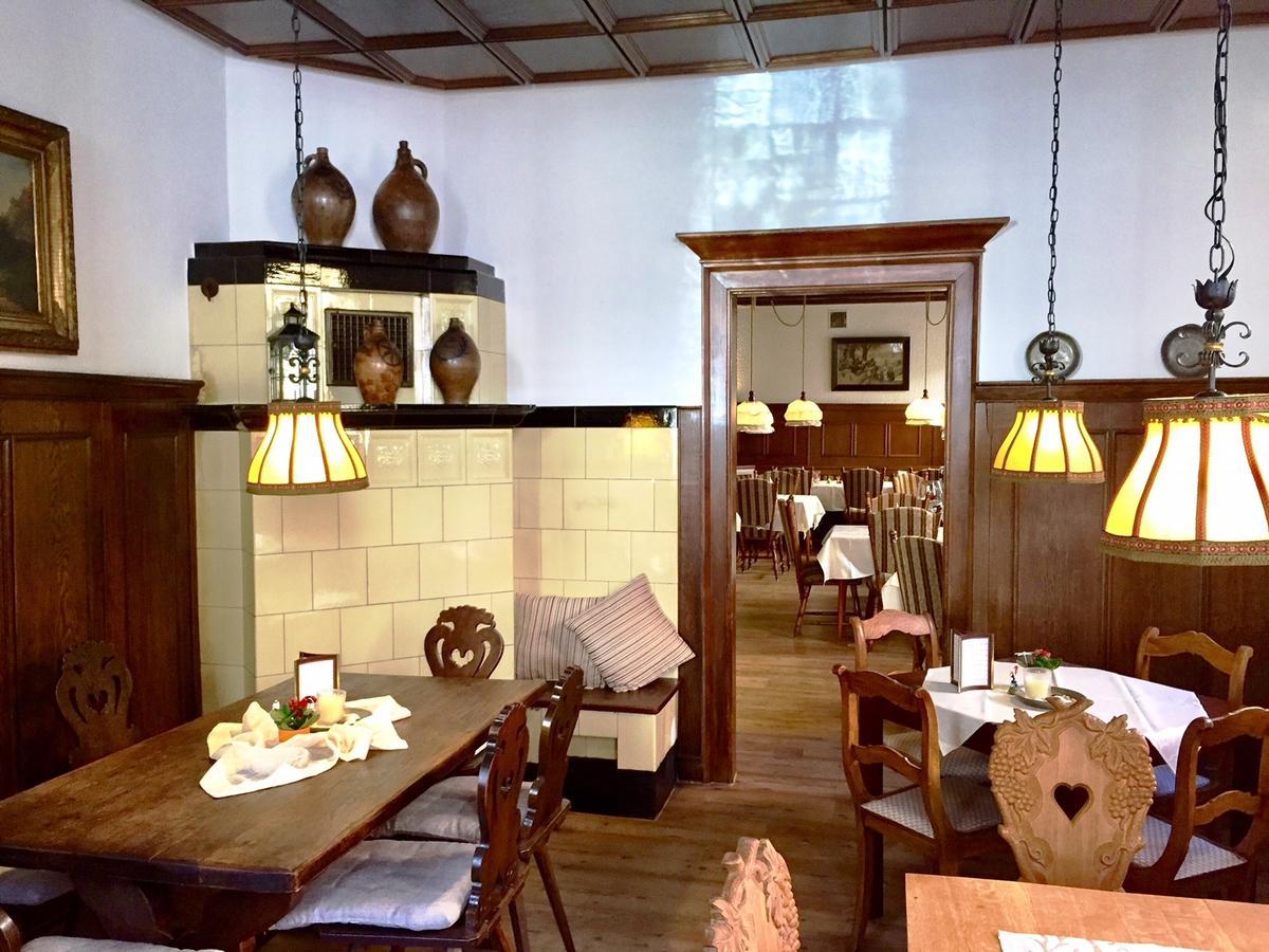 Hotel Weingut Schuetzen Зенхайм Екстериор снимка