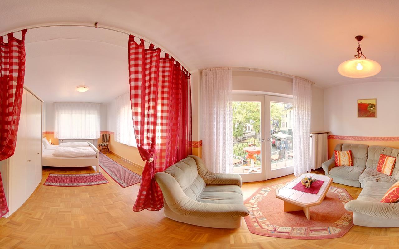 Hotel Weingut Schuetzen Зенхайм Екстериор снимка